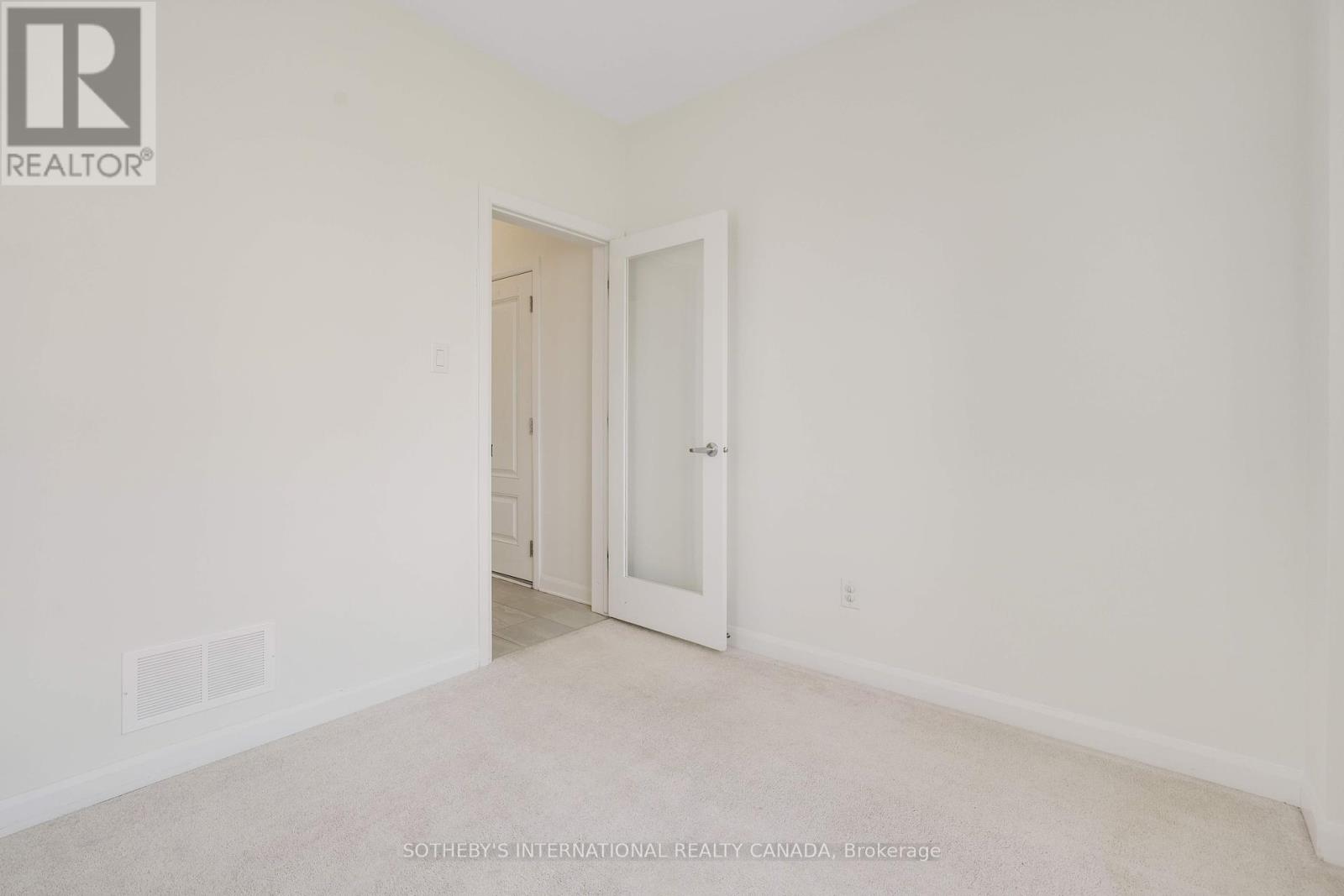 Photo 17 of 930 Serrano Street, Ottawa ON