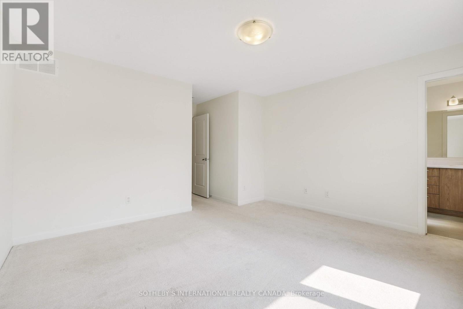 Photo 20 of 930 Serrano Street, Ottawa ON