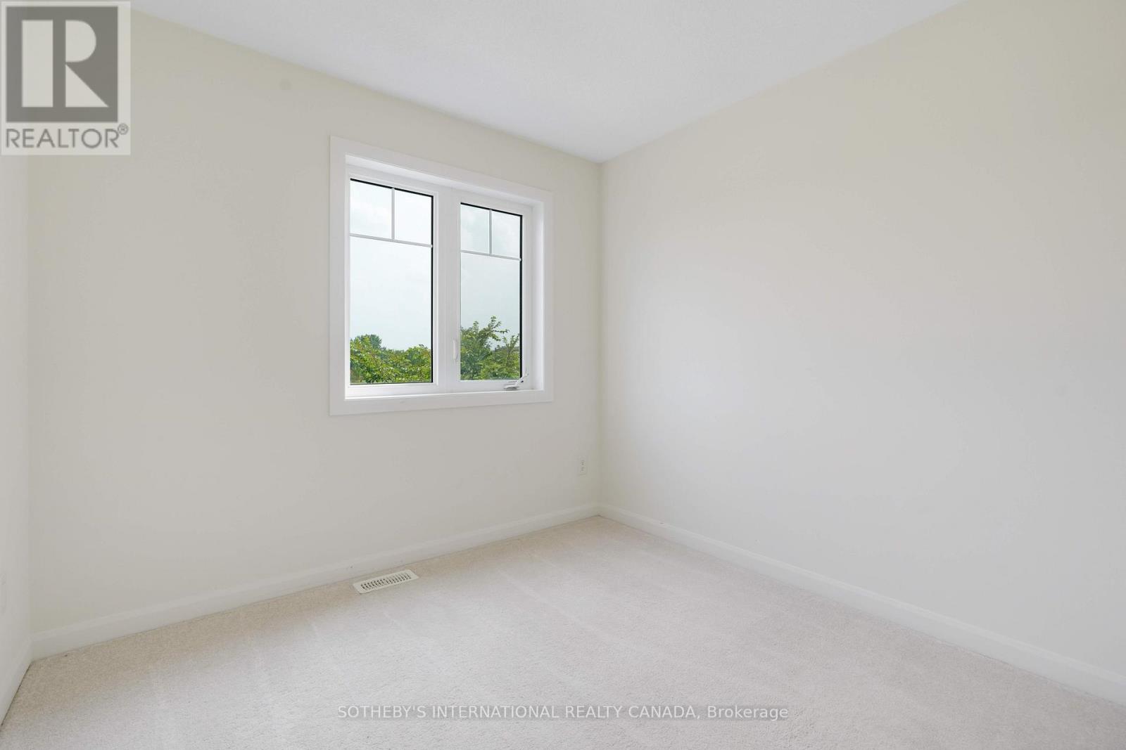 Photo 23 of 930 Serrano Street, Ottawa ON