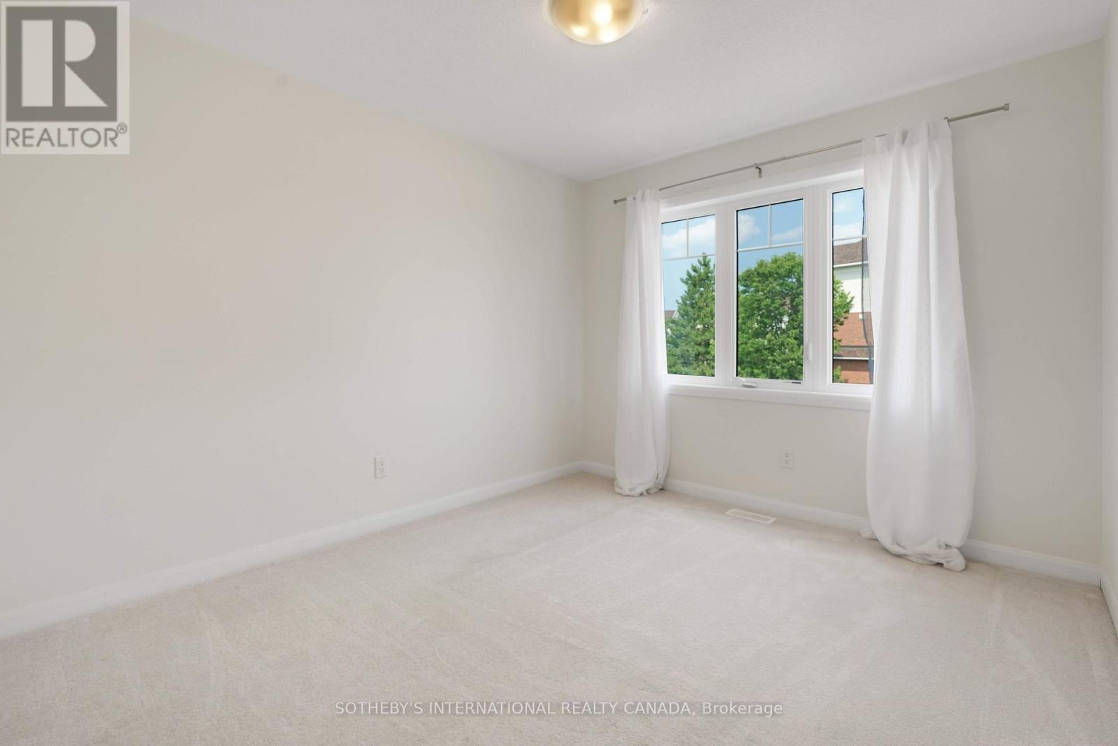 Photo 27 of 930 Serrano Street, Ottawa ON