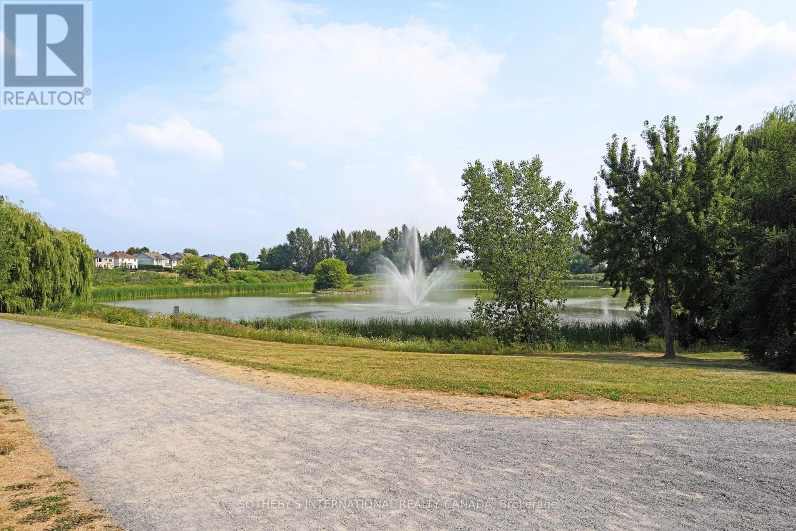 Photo 37 of 930 Serrano Street, Ottawa ON