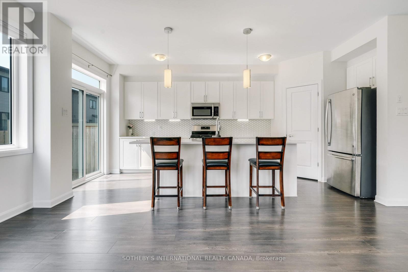 Photo 7 of 930 Serrano Street, Ottawa ON