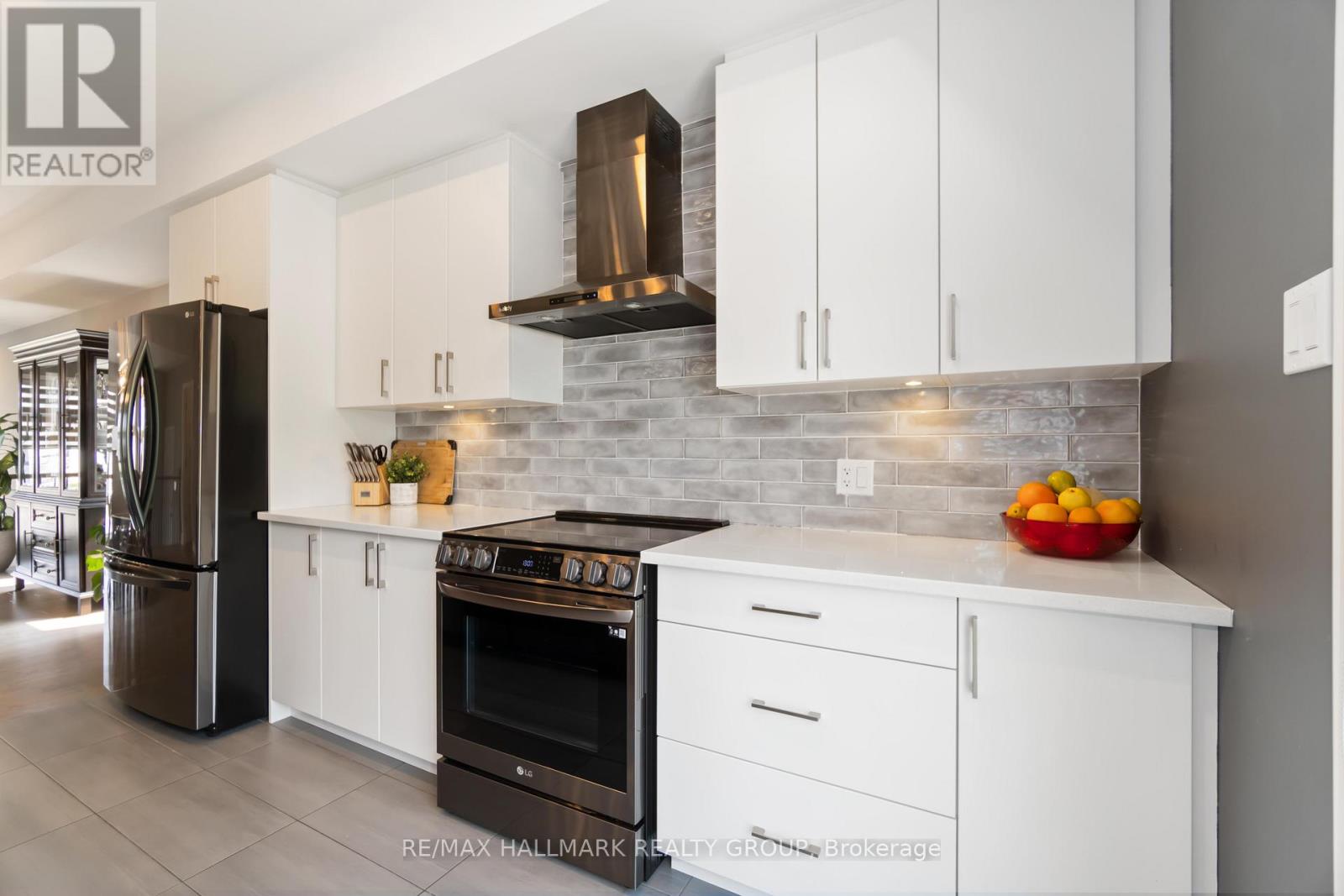 Photo 40 of 184 Bordeau Street, Alfred And Plantagenet ON