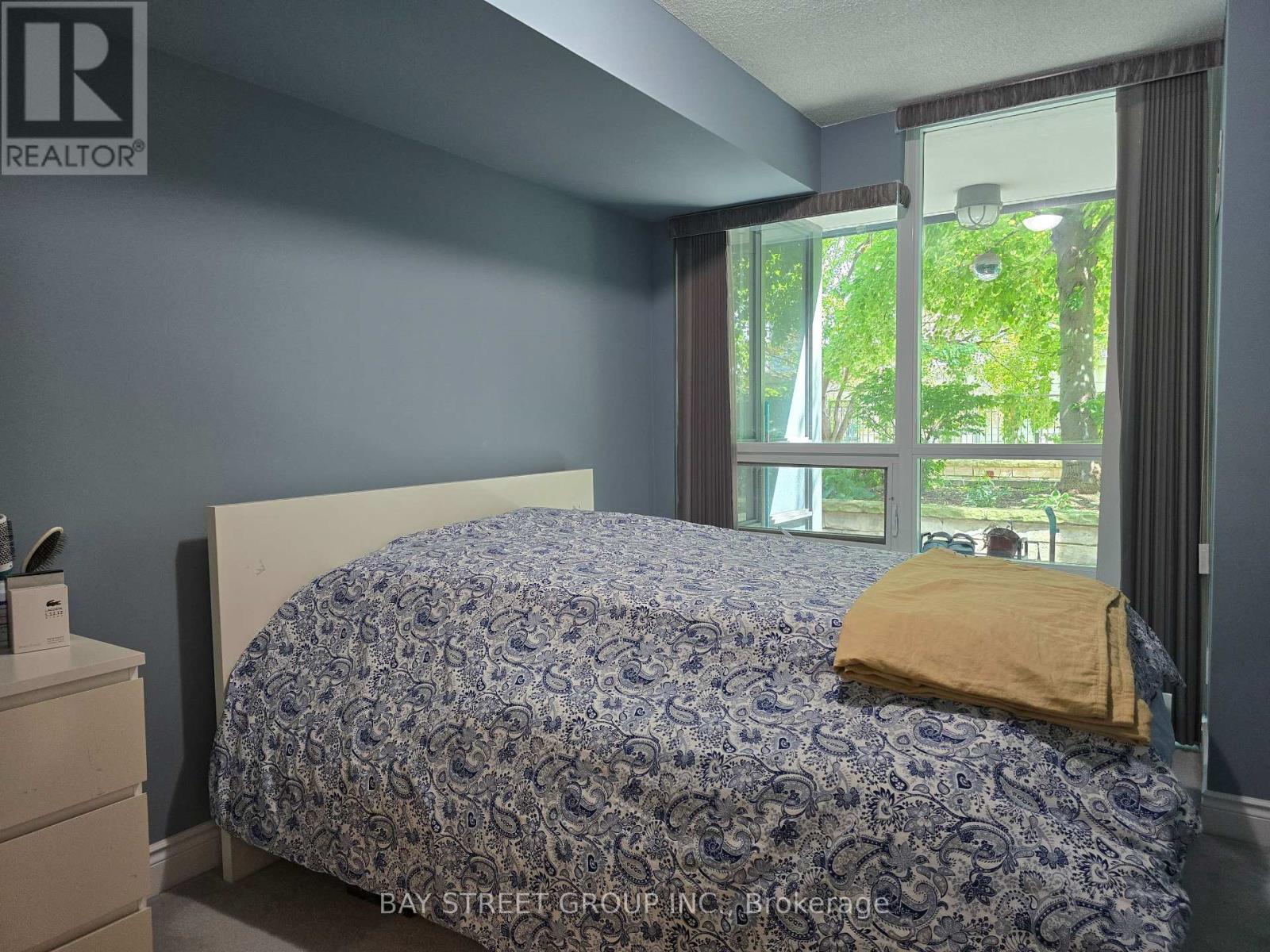 Photo 10 of 303 15 Greenview Drive, Toronto ON