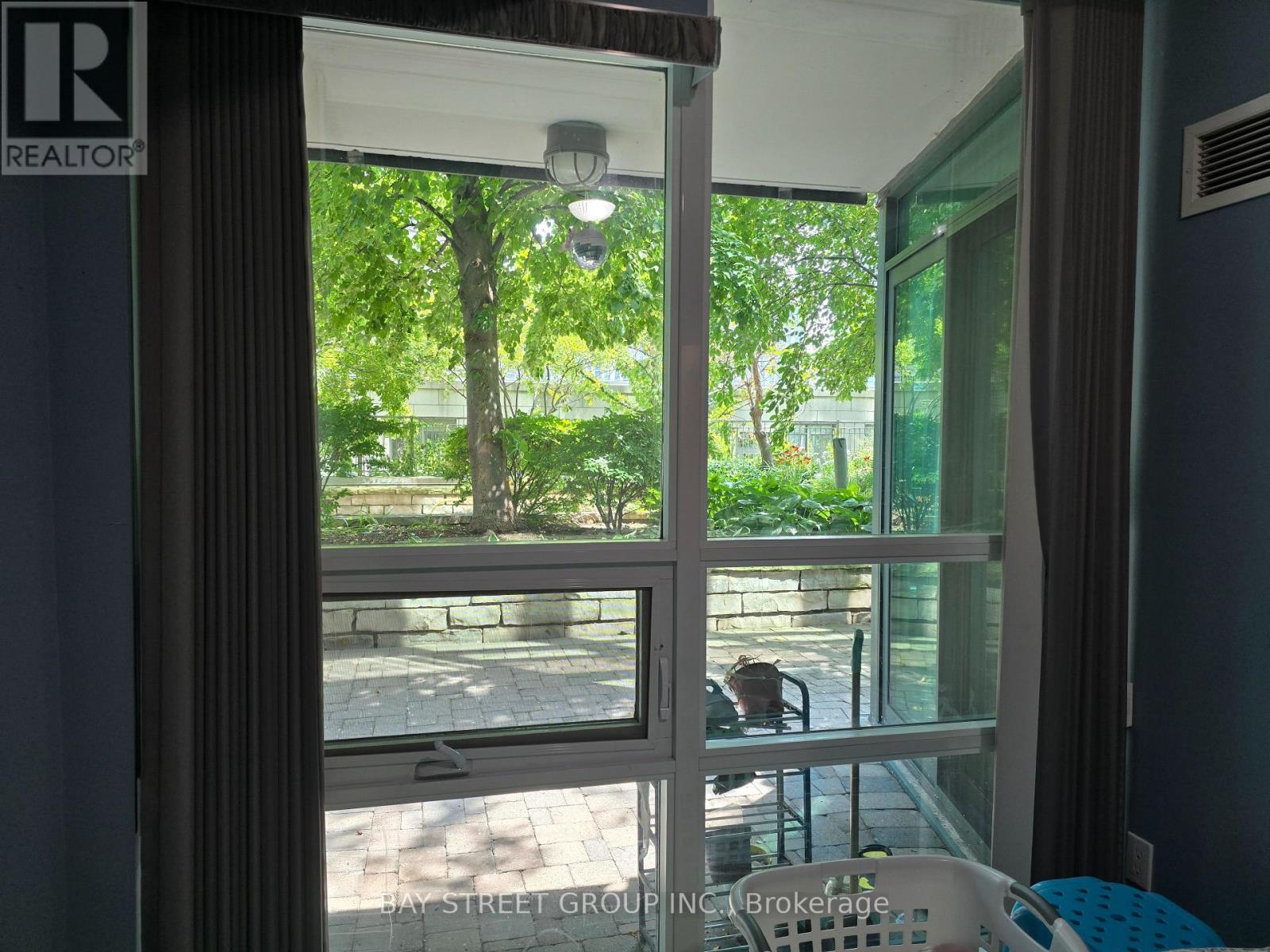 Photo 12 of 303 15 Greenview Drive, Toronto ON