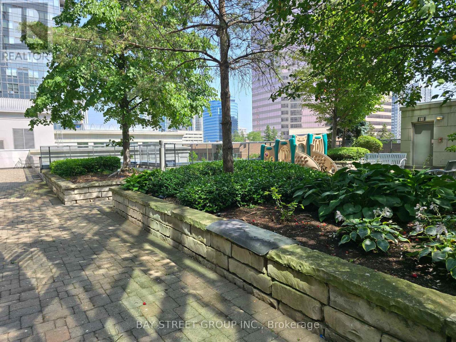 Photo 15 of 303 15 Greenview Drive, Toronto ON