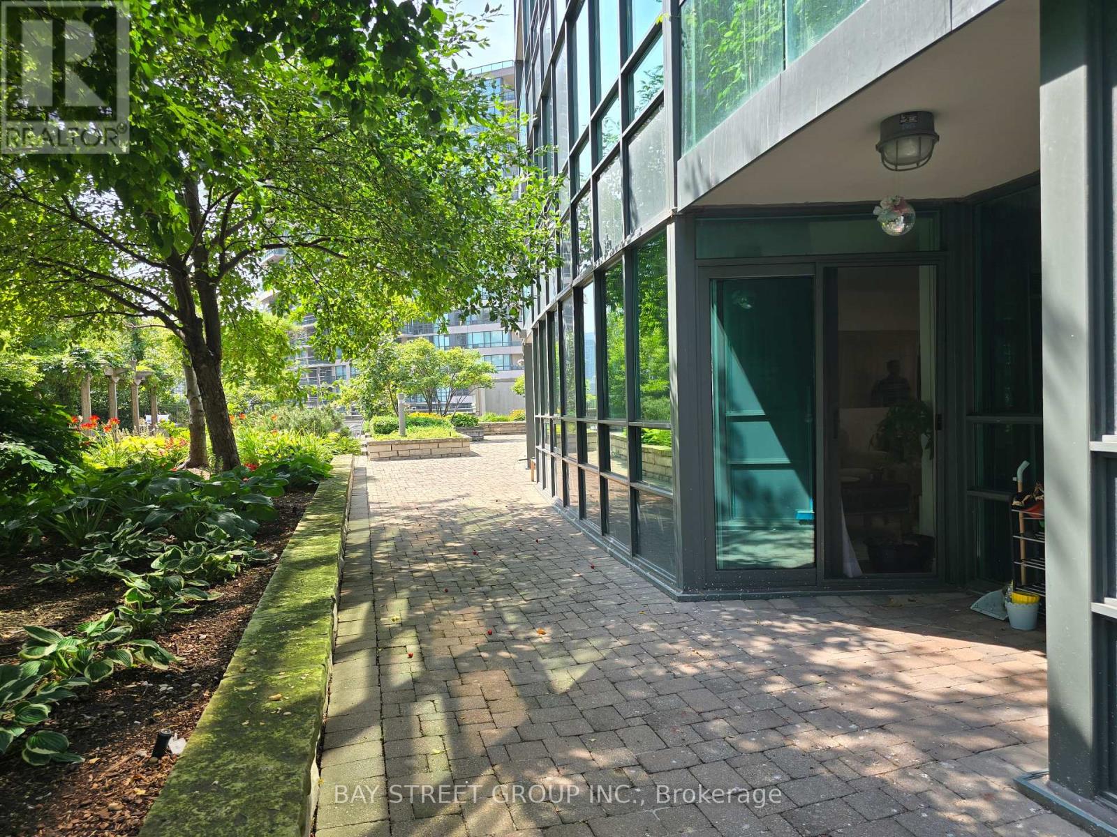 Photo 16 of 303 15 Greenview Drive, Toronto ON