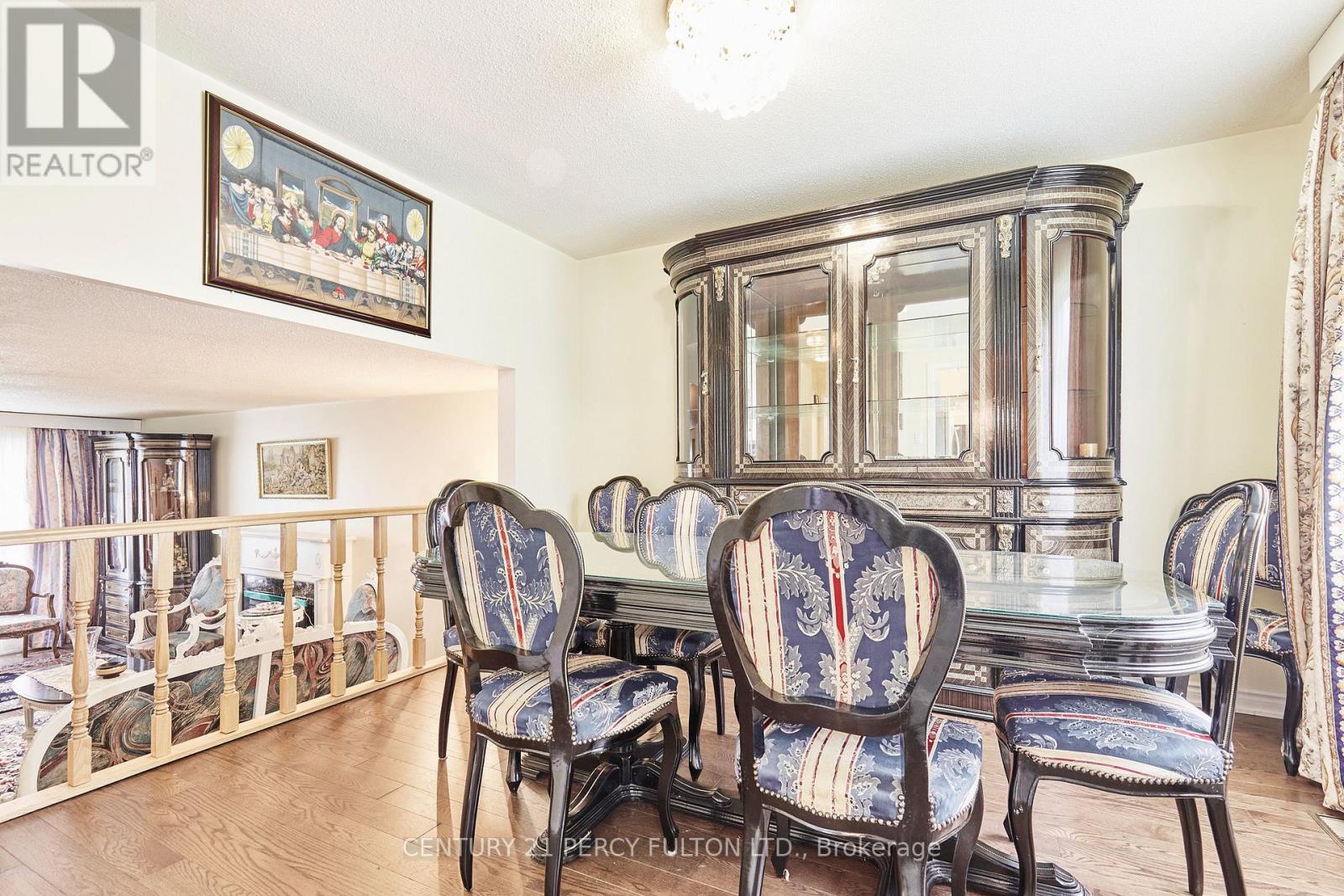 Photo 12 of 40 Farmview Crescent, Toronto ON