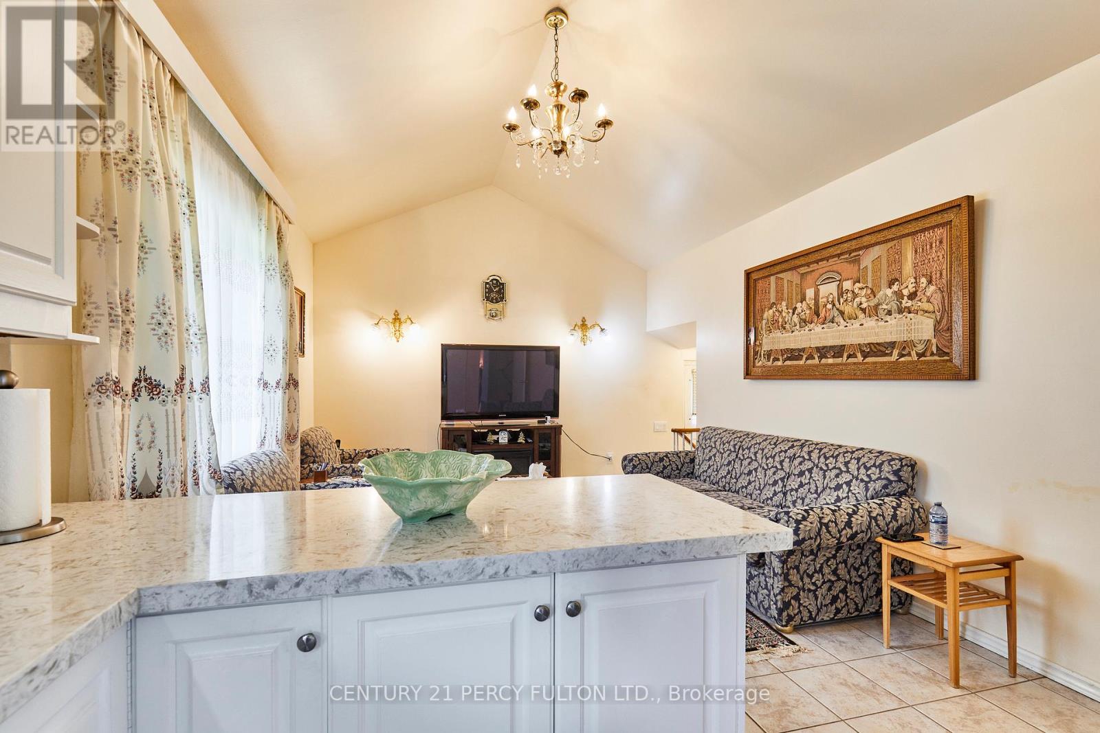 Photo 16 of 40 Farmview Crescent, Toronto ON