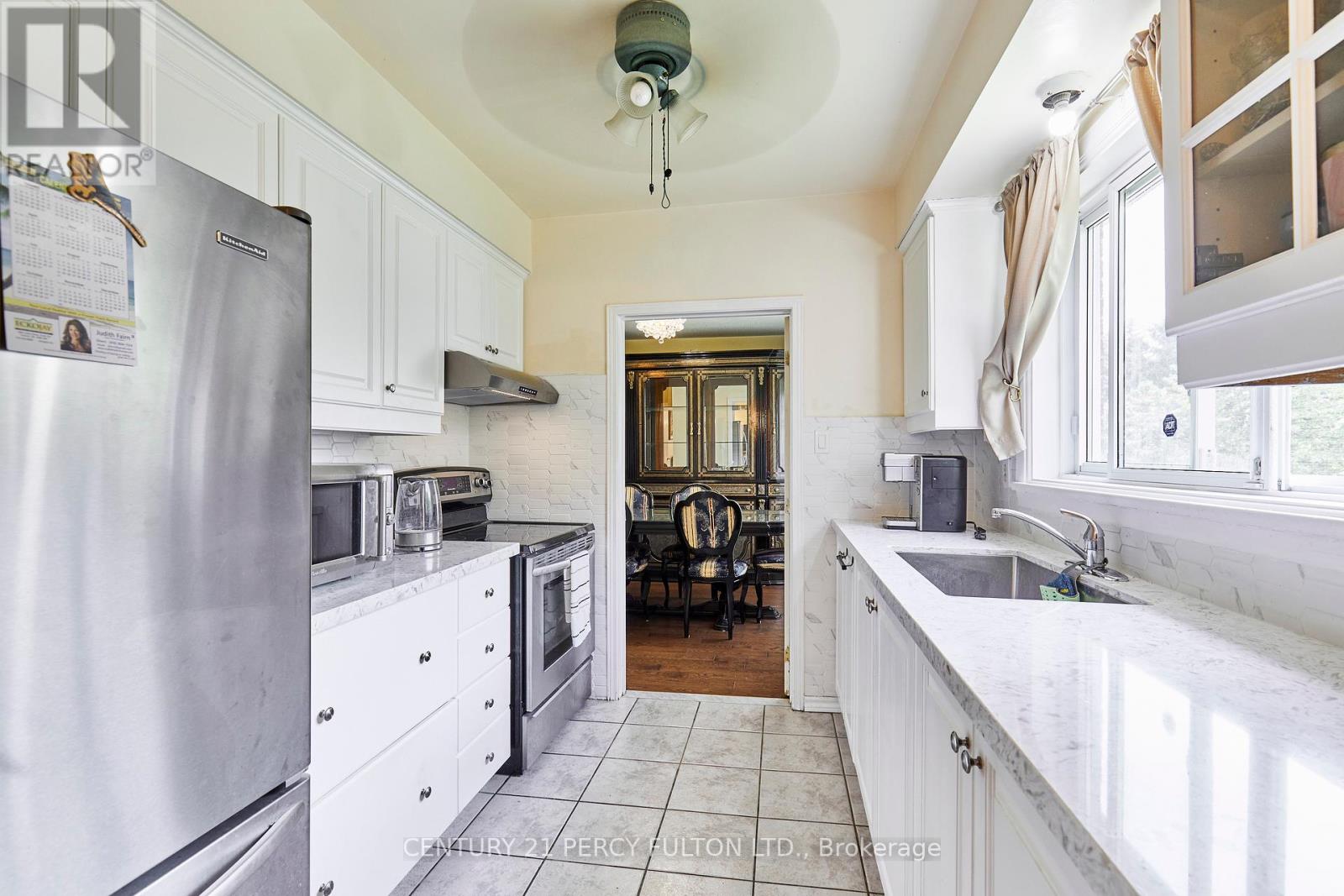Photo 17 of 40 Farmview Crescent, Toronto ON
