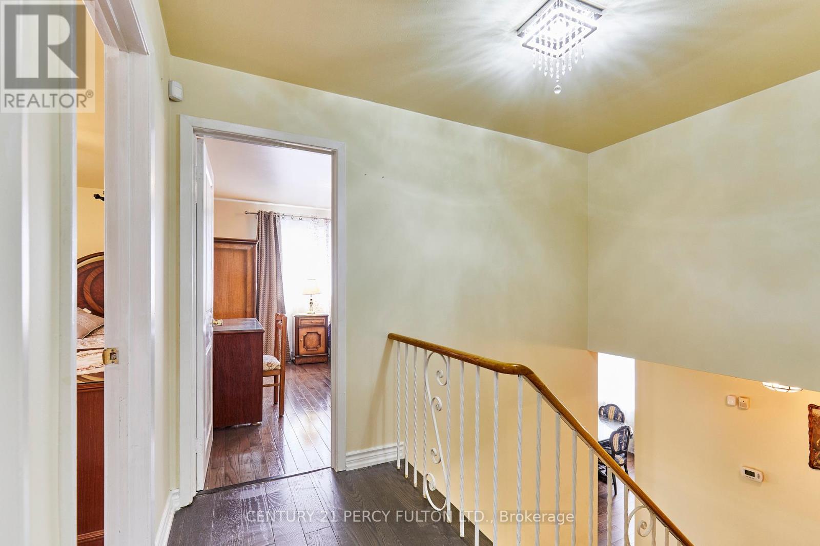 Photo 22 of 40 Farmview Crescent, Toronto ON