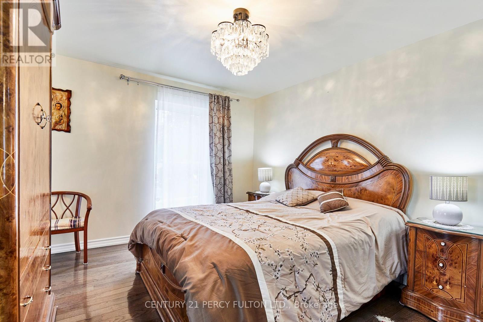 Photo 24 of 40 Farmview Crescent, Toronto ON