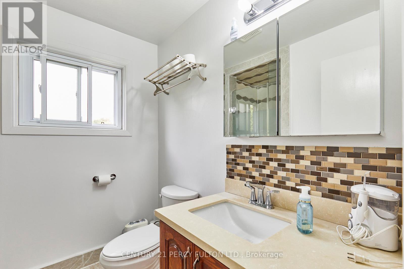 Photo 27 of 40 Farmview Crescent, Toronto ON
