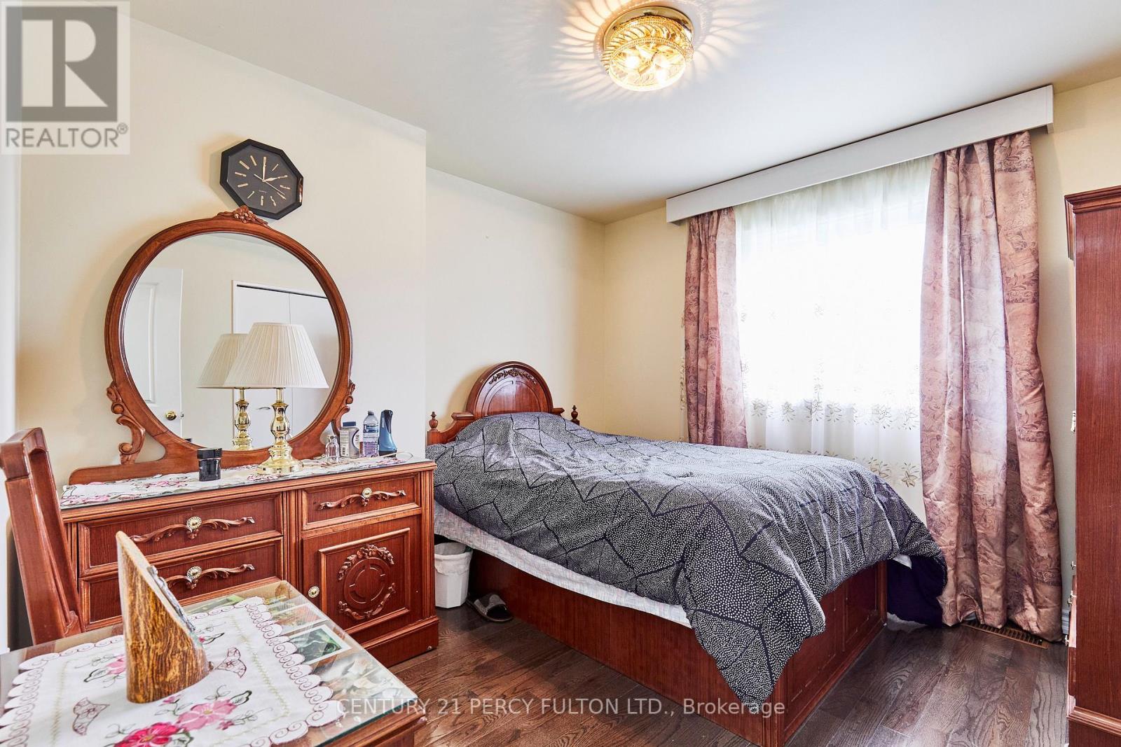 Photo 28 of 40 Farmview Crescent, Toronto ON