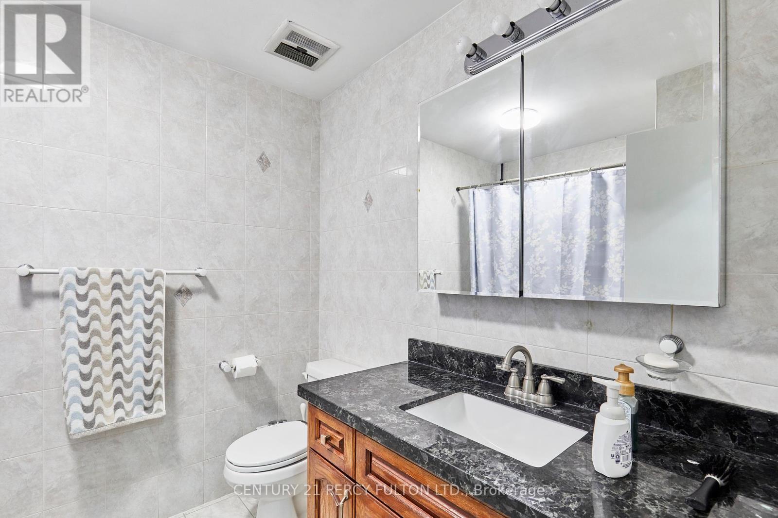 Photo 32 of 40 Farmview Crescent, Toronto ON