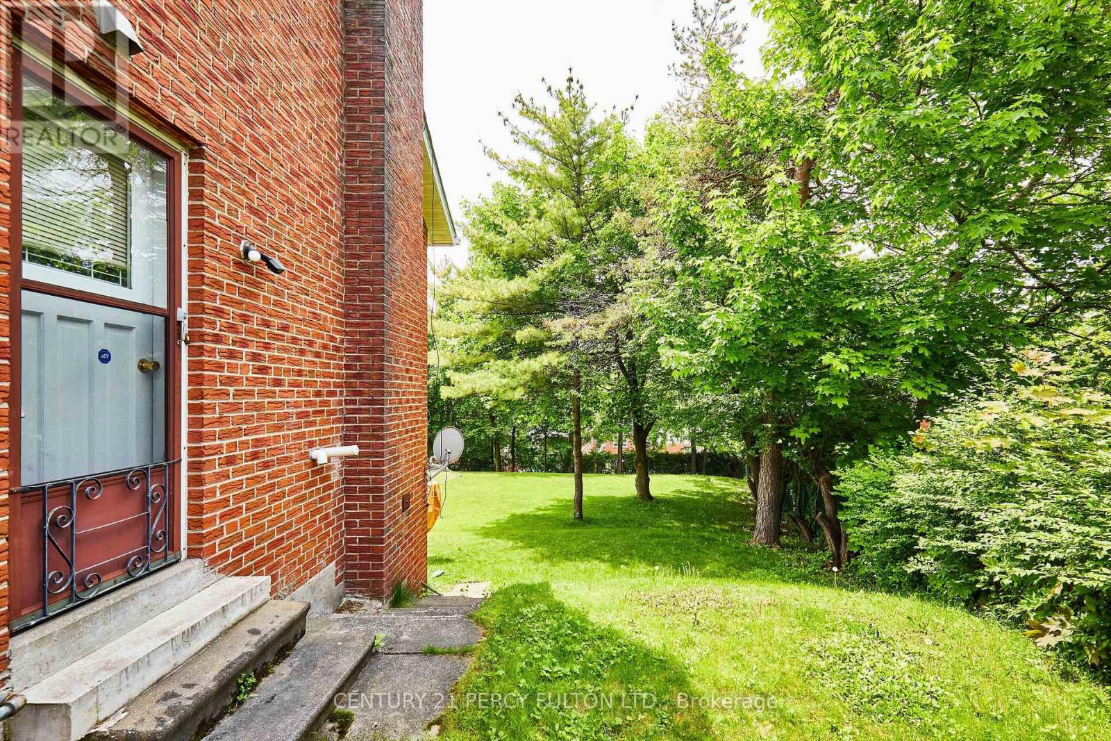 Photo 36 of 40 Farmview Crescent, Toronto ON