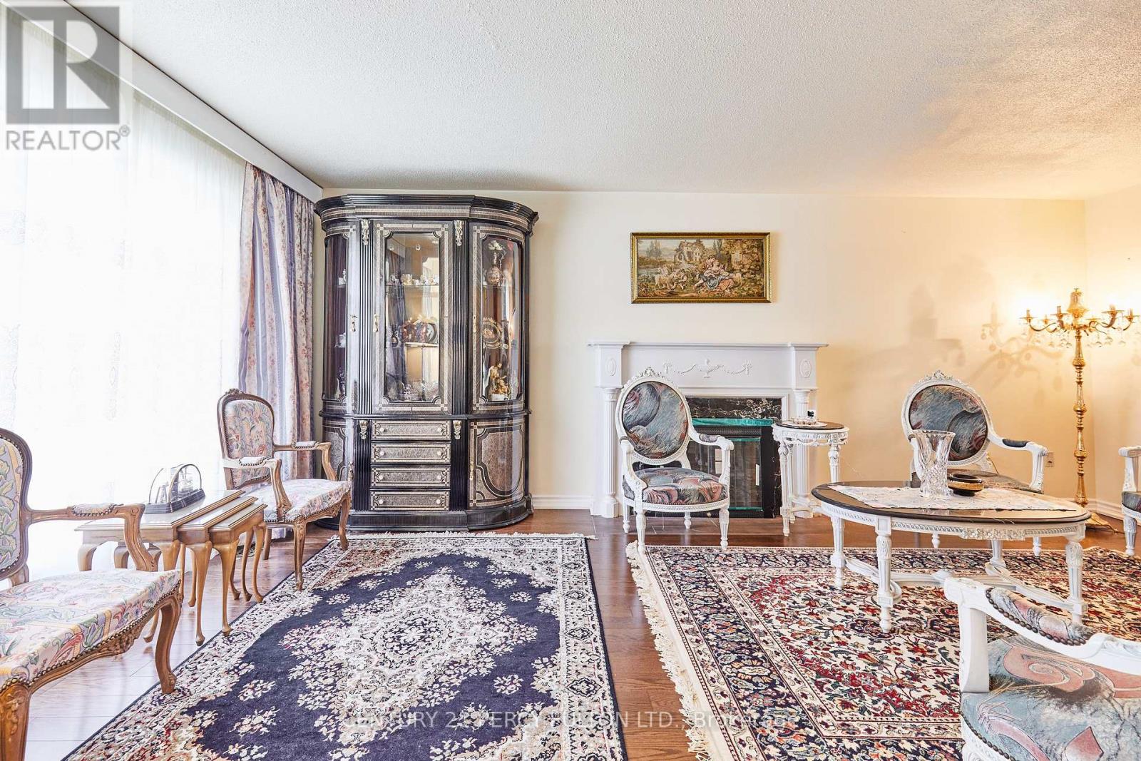 Photo 7 of 40 Farmview Crescent, Toronto ON