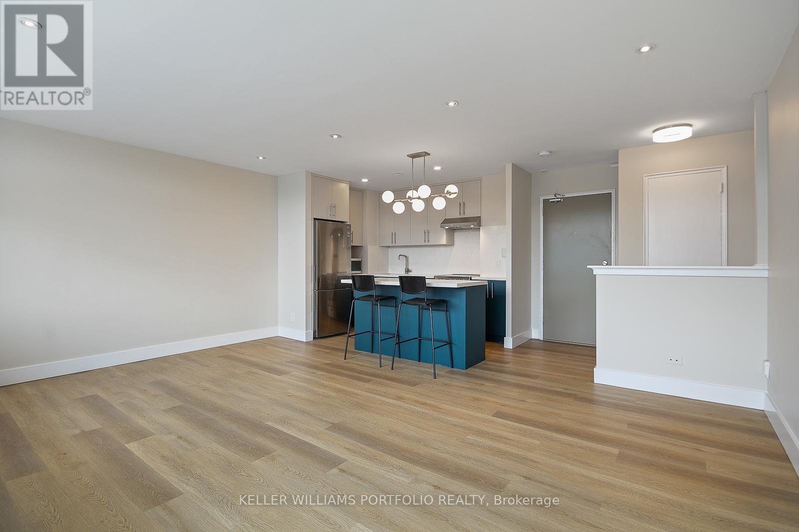 Photo 4 of 206 580 Christie Street, Toronto ON