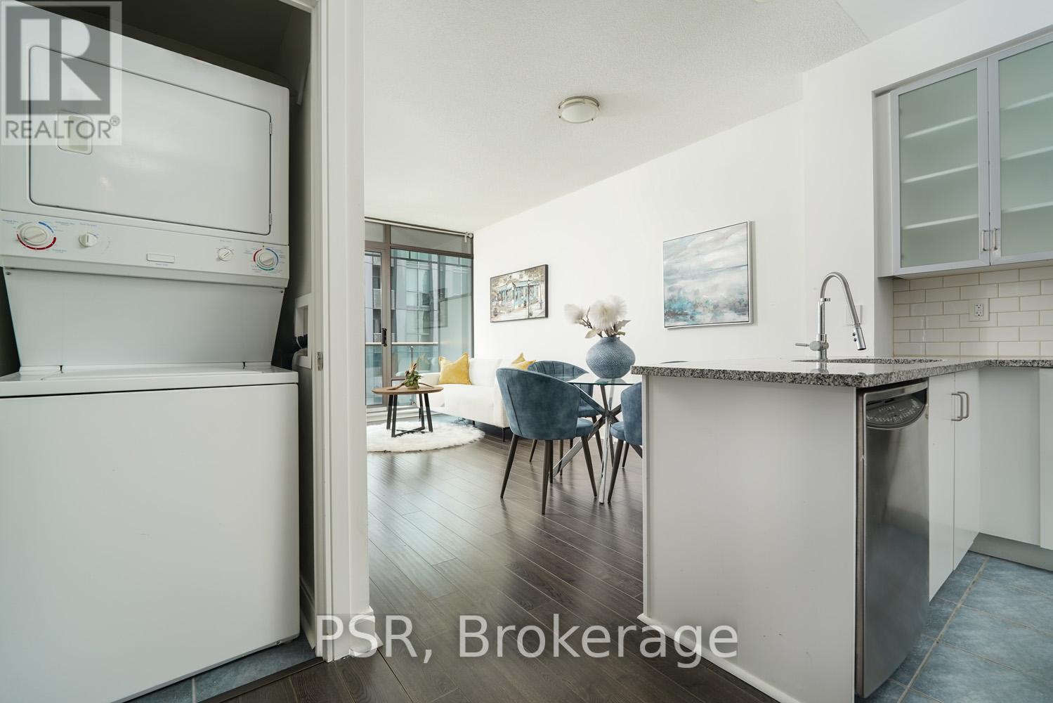 Photo 10 of 2103 18 Yorkville Avenue, Toronto ON