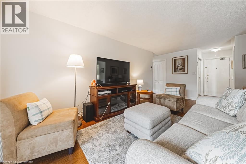 Photo 10 of 3050 Pinemeadow Drive Unit 6, Burlington ON