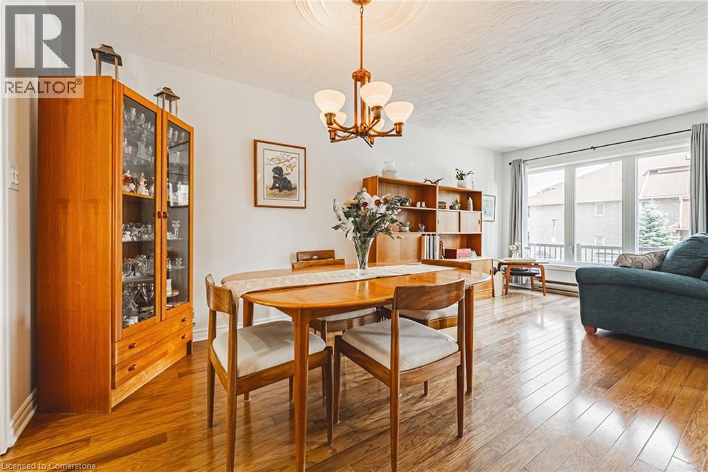 Photo 11 of 3050 Pinemeadow Drive Unit 6, Burlington ON