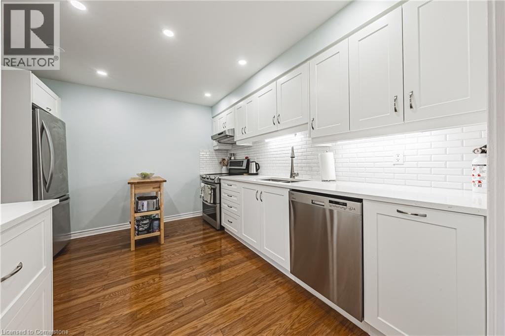Photo 15 of 3050 Pinemeadow Drive Unit 6, Burlington ON