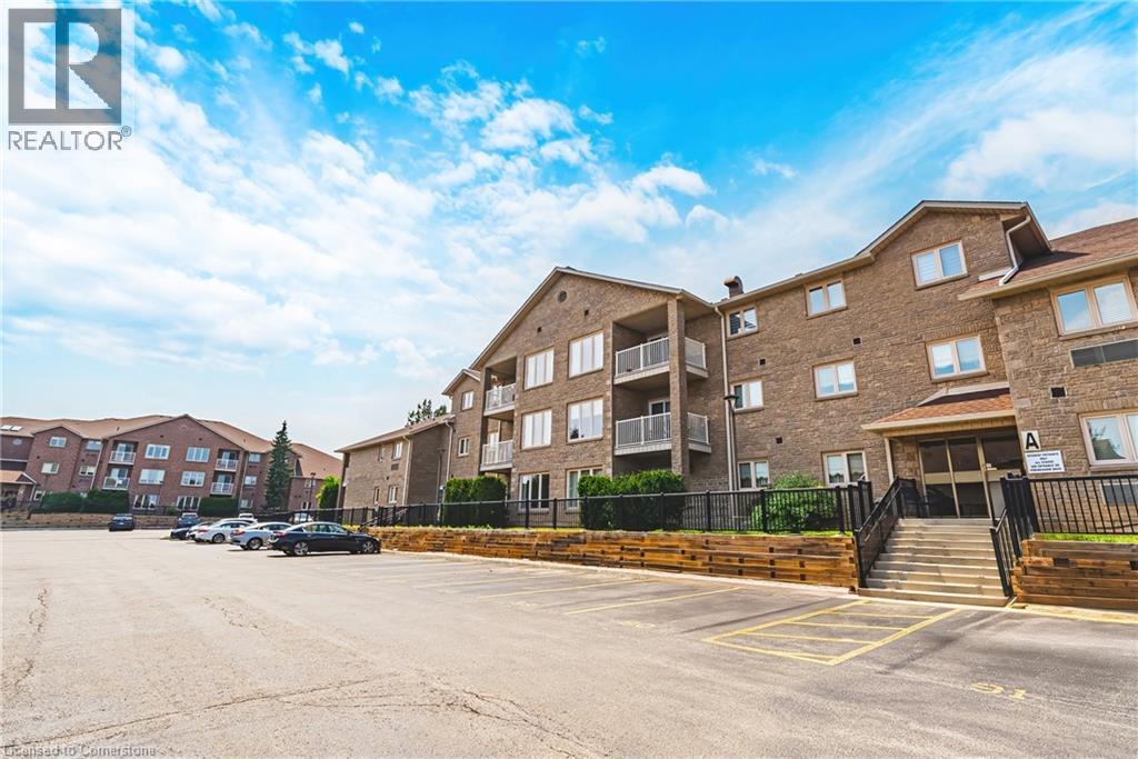 Photo 4 of 3050 Pinemeadow Drive Unit 6, Burlington ON