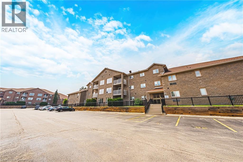 Photo 5 of 3050 Pinemeadow Drive Unit 6, Burlington ON