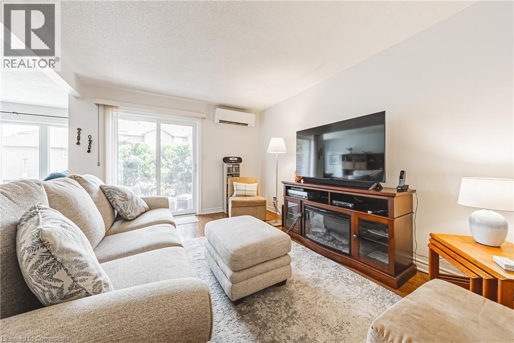 Photo 8 of 3050 Pinemeadow Drive Unit 6, Burlington ON