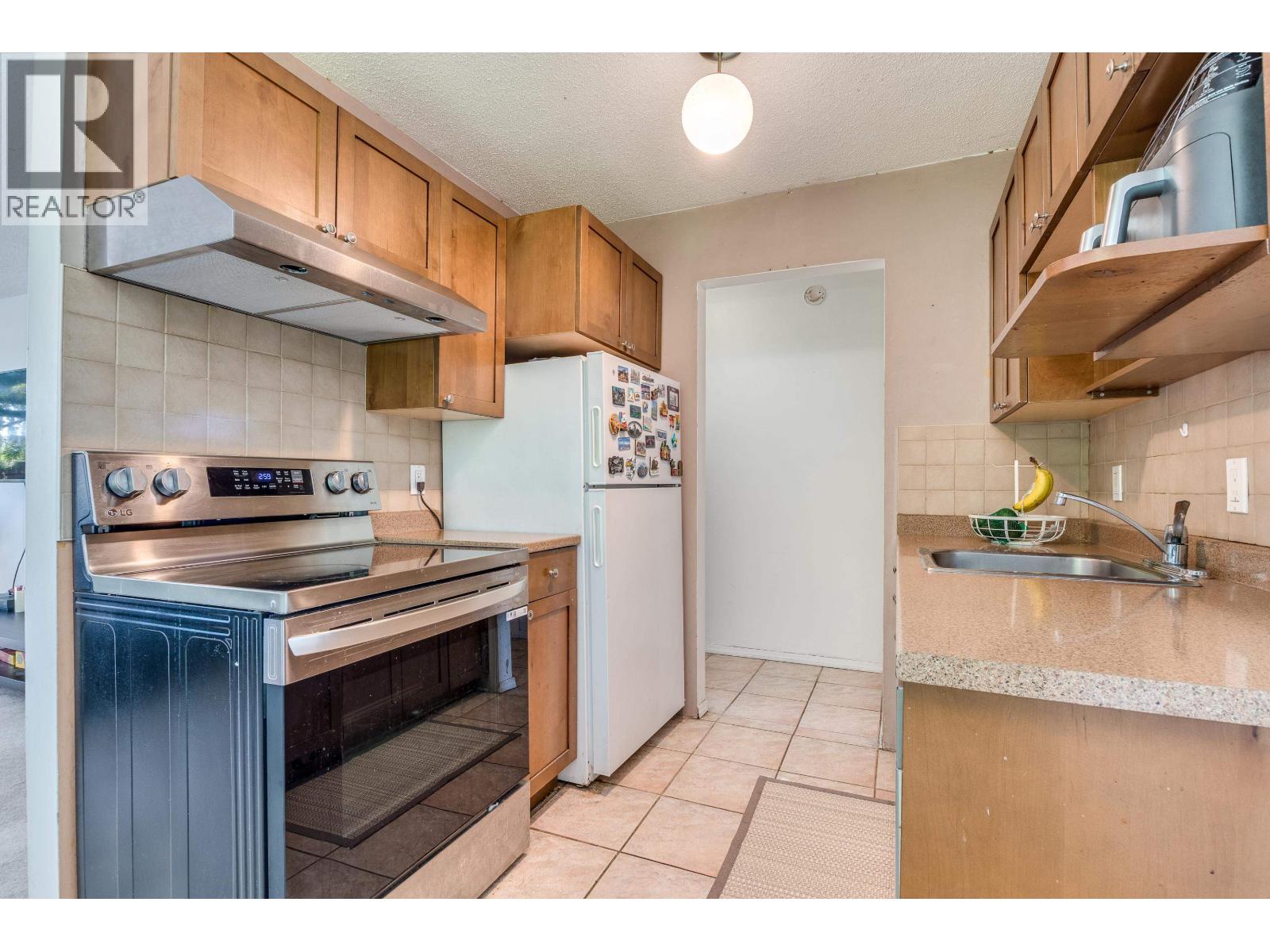 Photo 13 of 104 252 W 2nd Street, North Vancouver BC