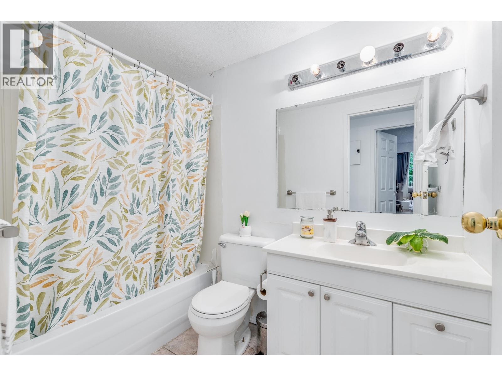 Photo 18 of 104 252 W 2nd Street, North Vancouver BC