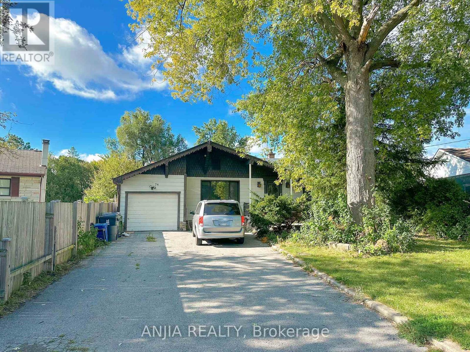 Photo 7 of Basement 2 74 Castle Hill Drive, Toronto ON
