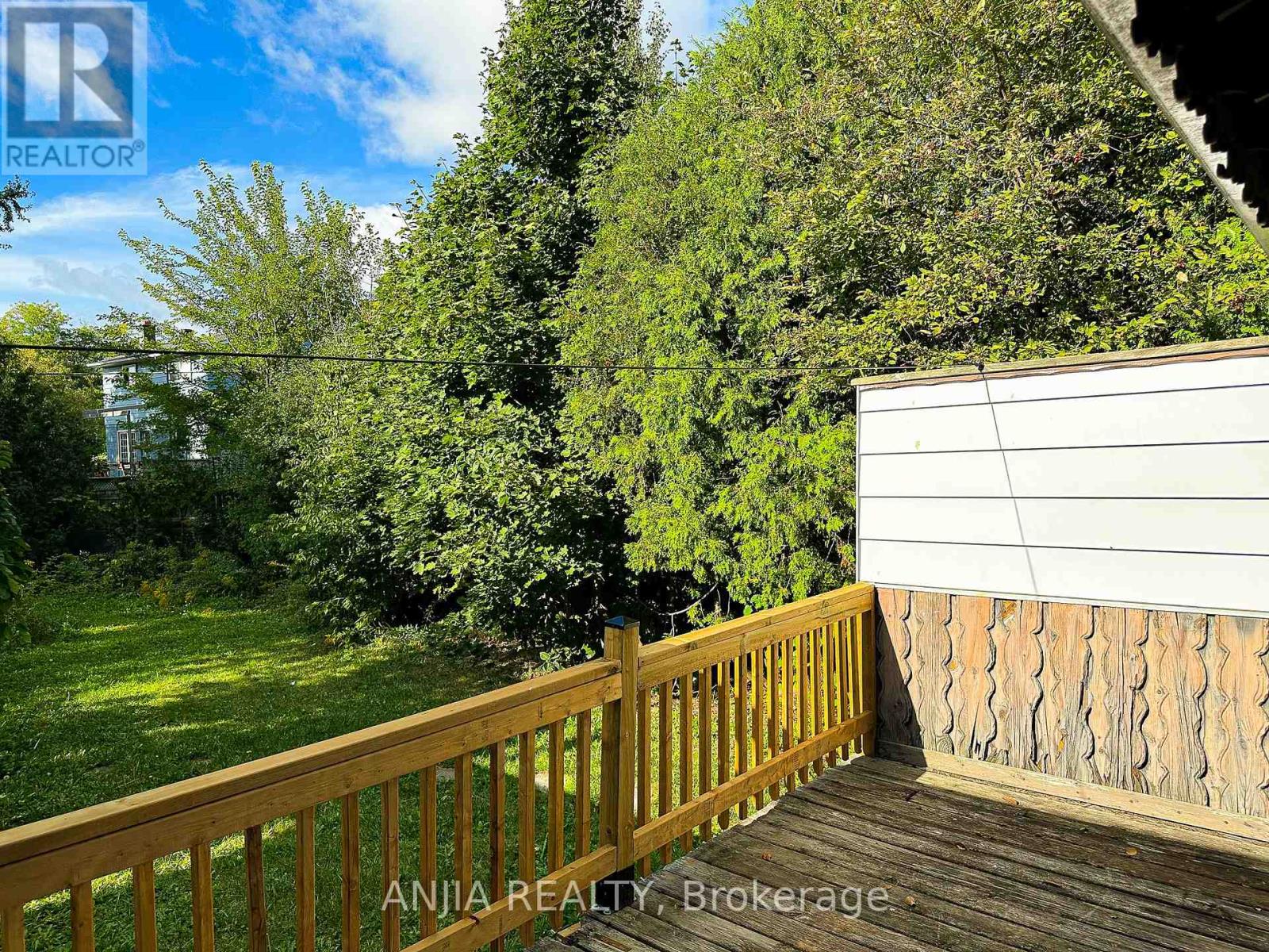 Photo 3 of Basement 2 74 Castle Hill Drive, Toronto ON