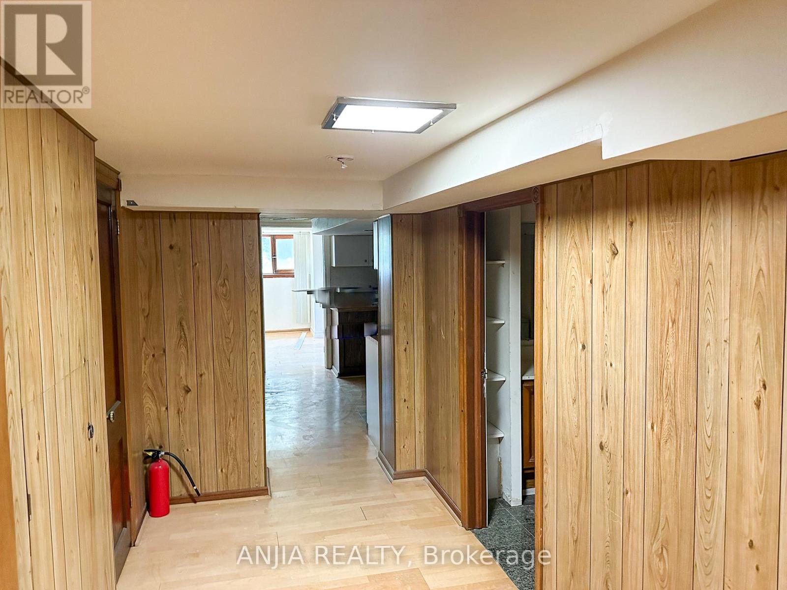 Photo 6 of Basement 2 74 Castle Hill Drive, Toronto ON