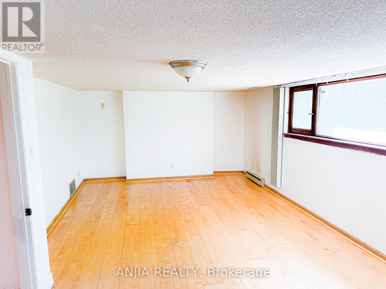 Photo 1 of Basement 2 74 Castle Hill Drive, Toronto ON