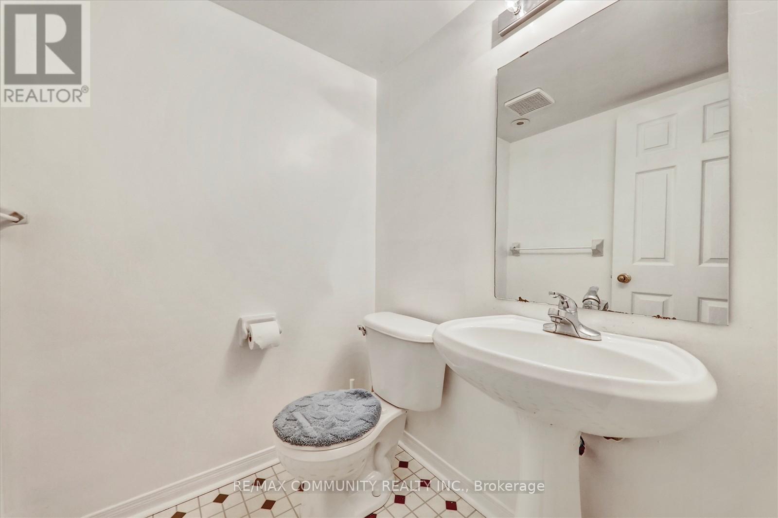 Photo 21 of 63 2758 Eglinton Avenue E, Toronto ON