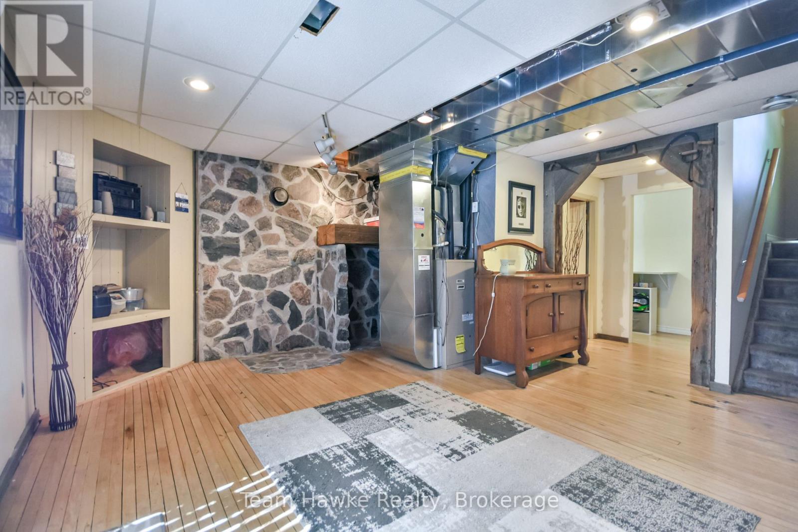 Photo 29 of 40 St Laurent Boulevard, Tiny ON