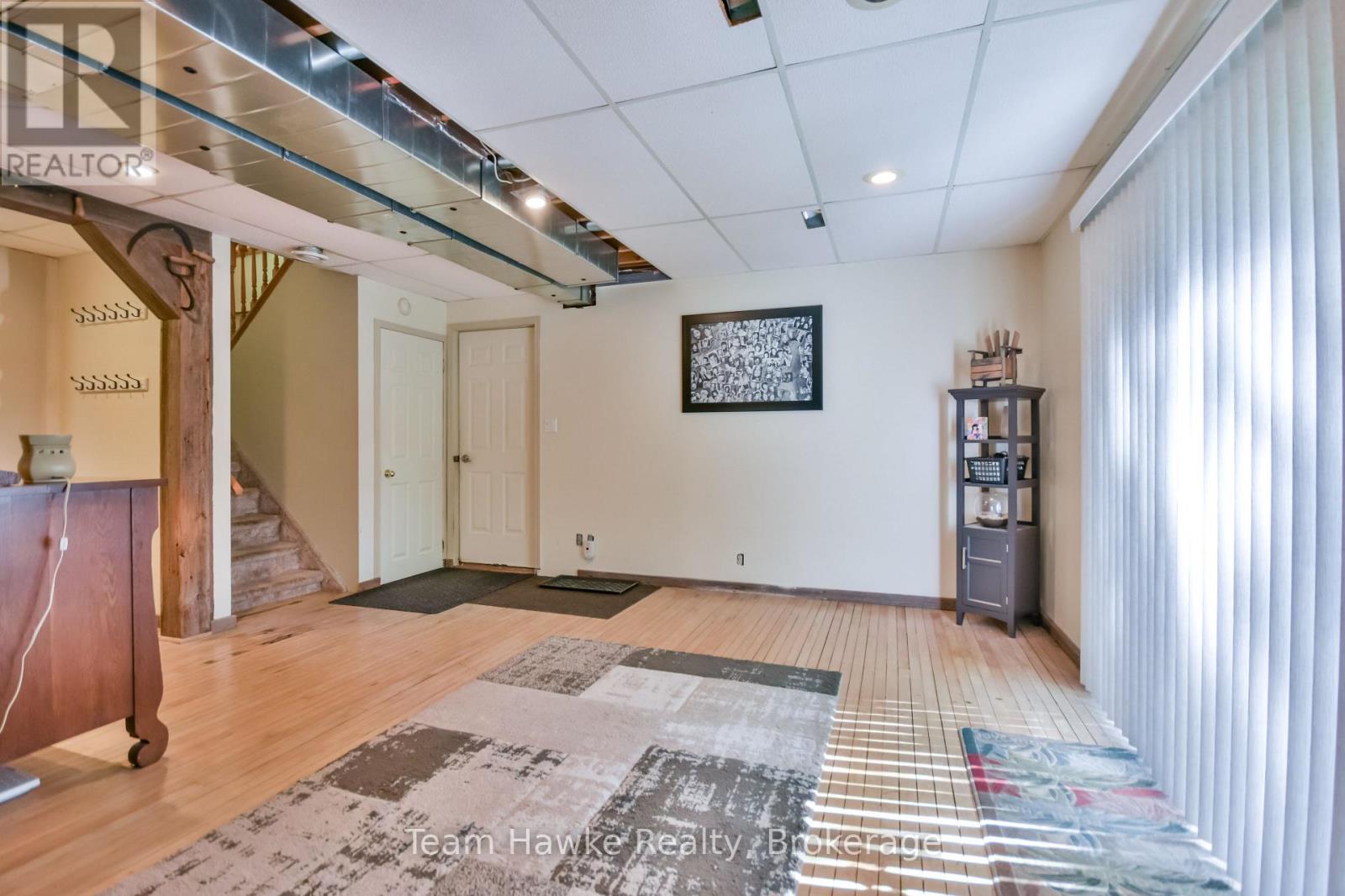 Photo 17 of 40 St Laurent Boulevard, Tiny ON