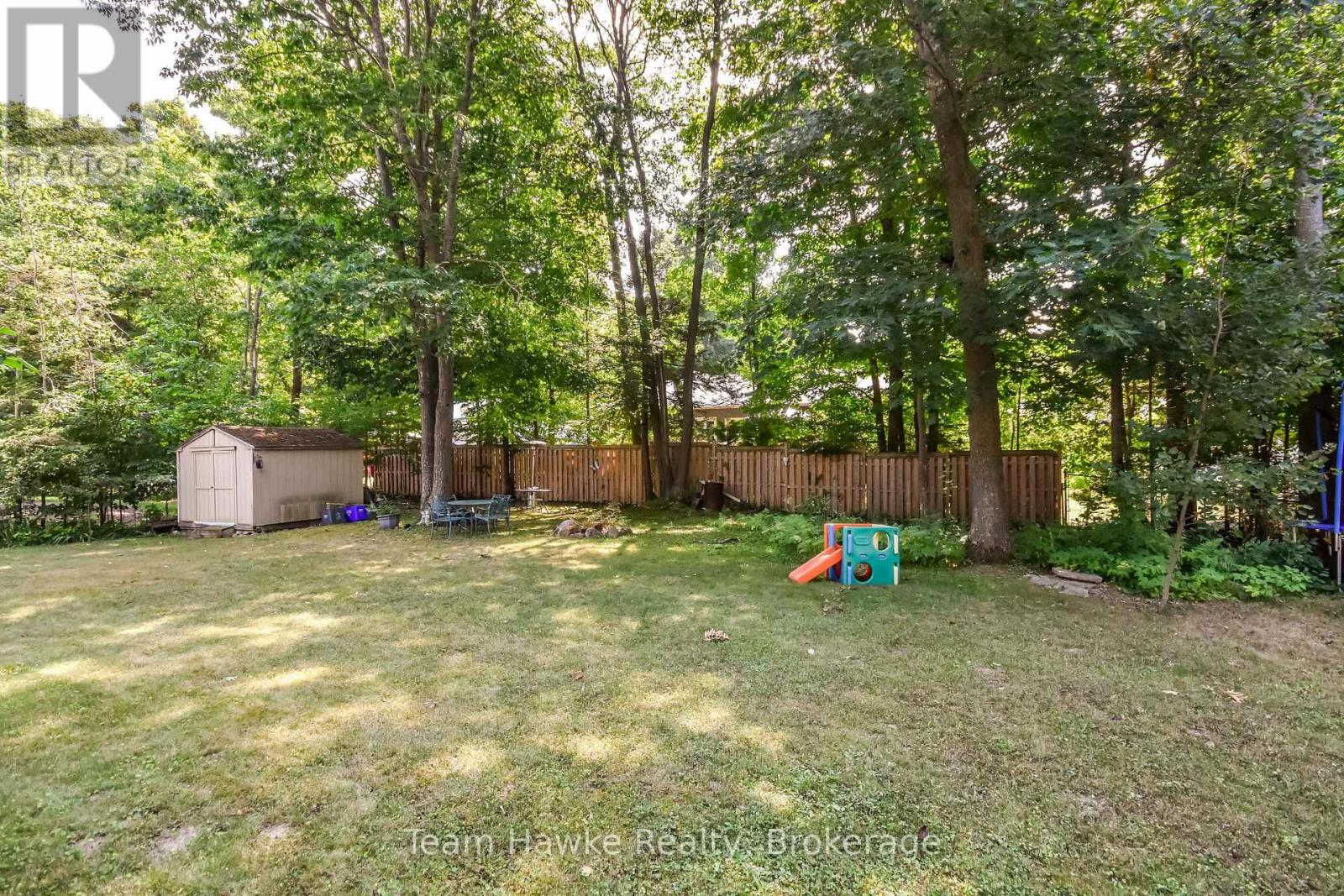 Photo 23 of 40 St Laurent Boulevard, Tiny ON