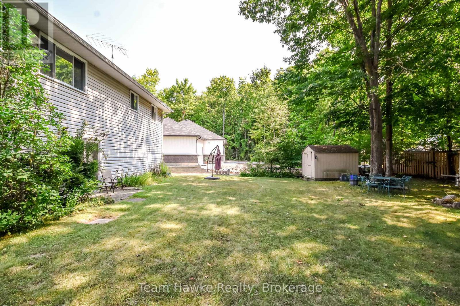 Photo 33 of 40 St Laurent Boulevard, Tiny ON
