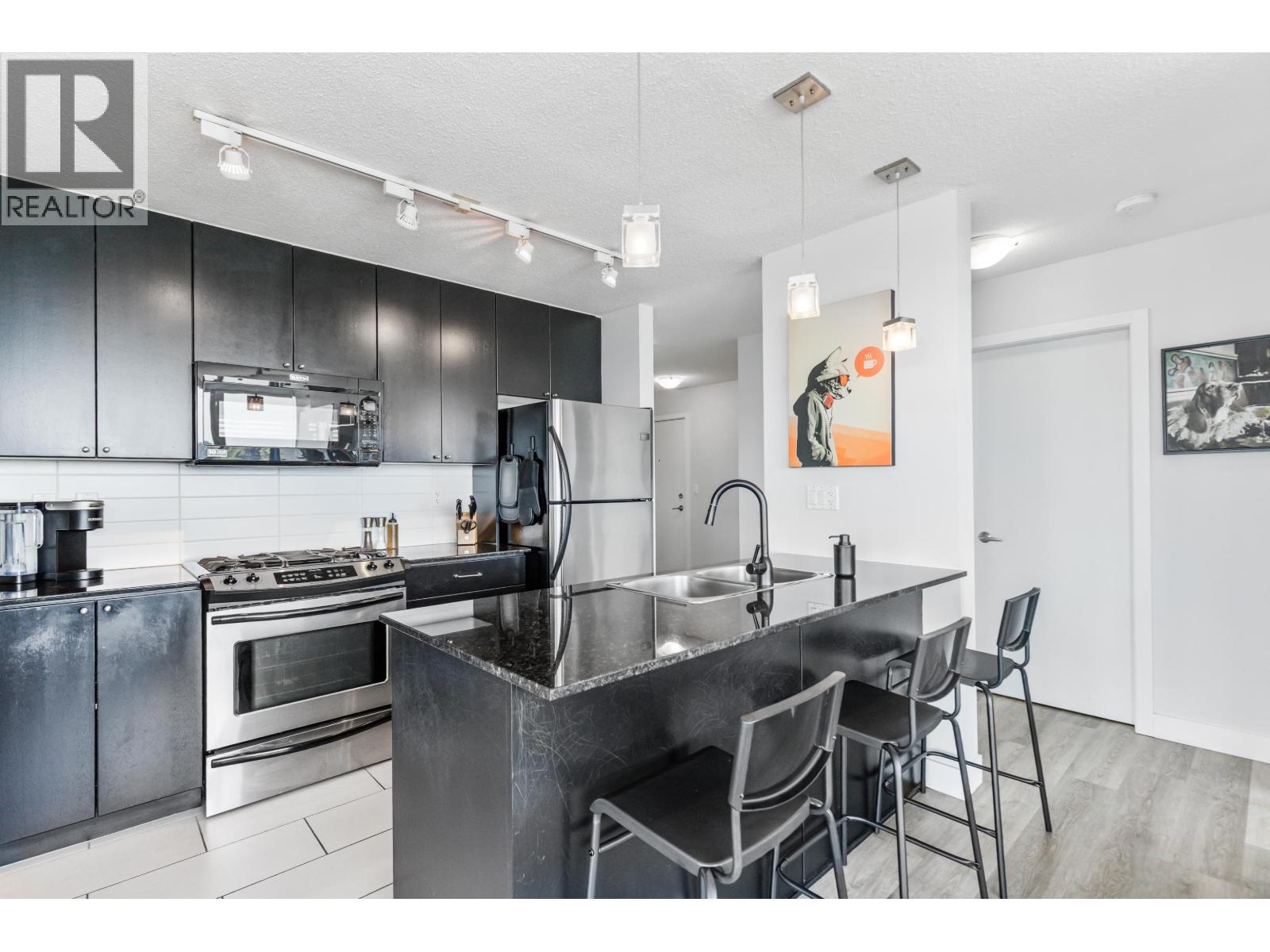Photo 14 of 1405 39 Sixth Street, New Westminster BC