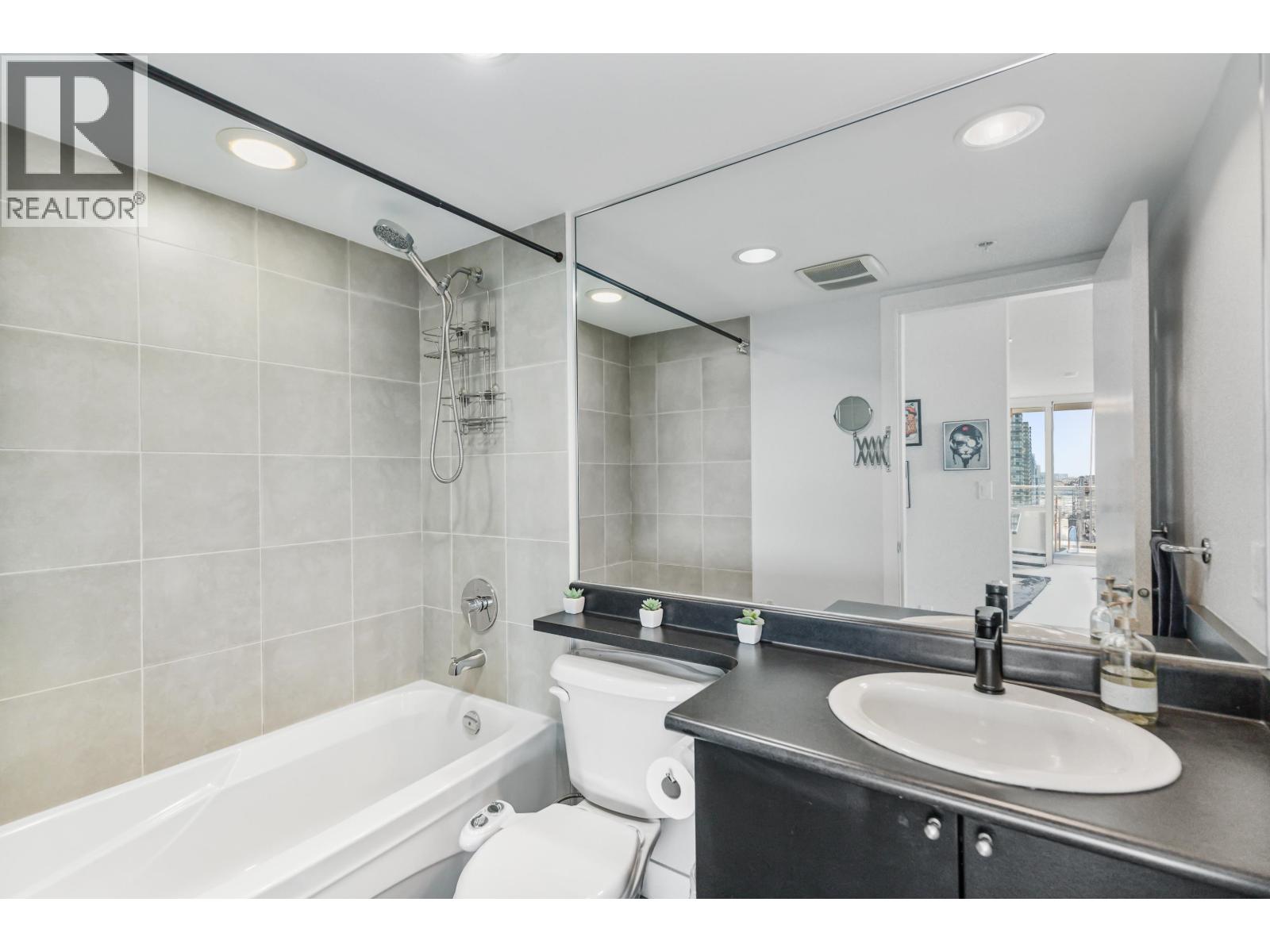 Photo 20 of 1405 39 Sixth Street, New Westminster BC