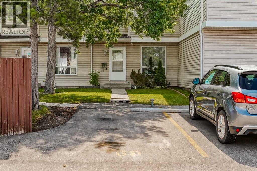 Single Family House for Sale in   Falconridge Drive NE Falconridge Calgary 
