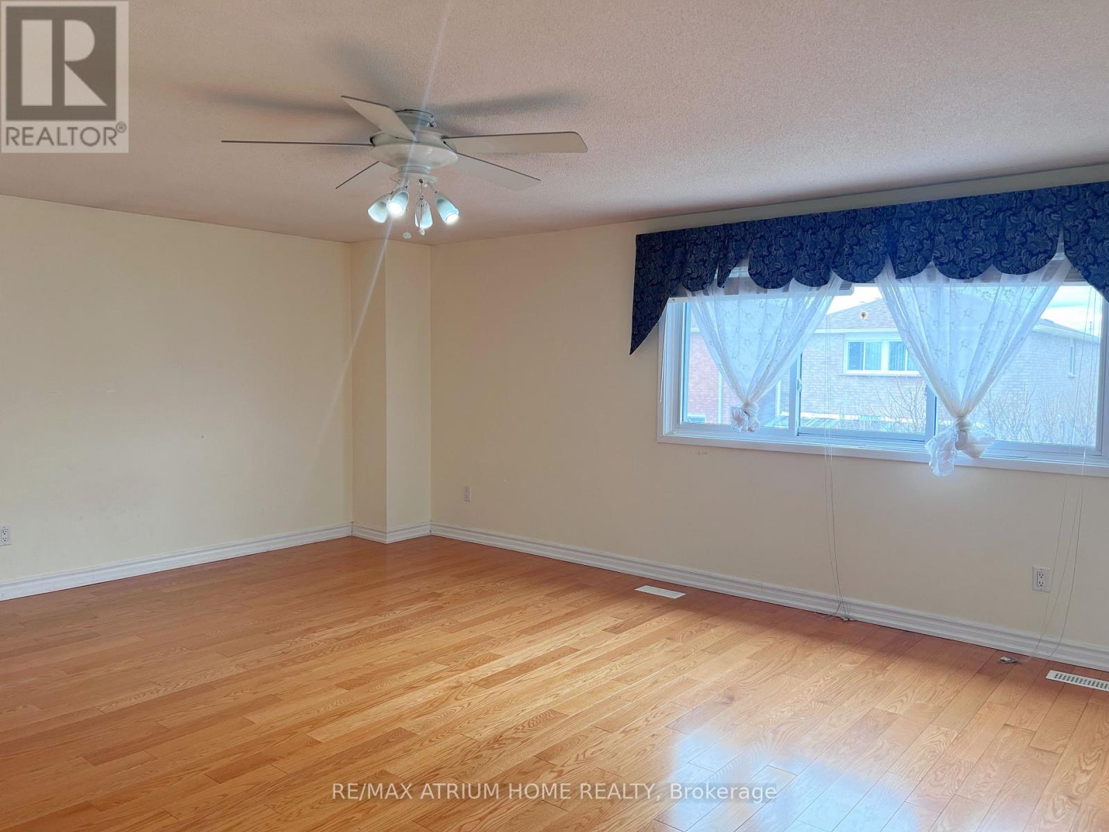 Photo 2 of Upper 3 Douglas Haig Drive, Markham ON