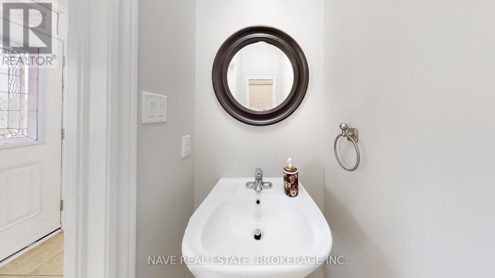 Photo 10 of 66 Lourakis Street, Richmond Hill ON