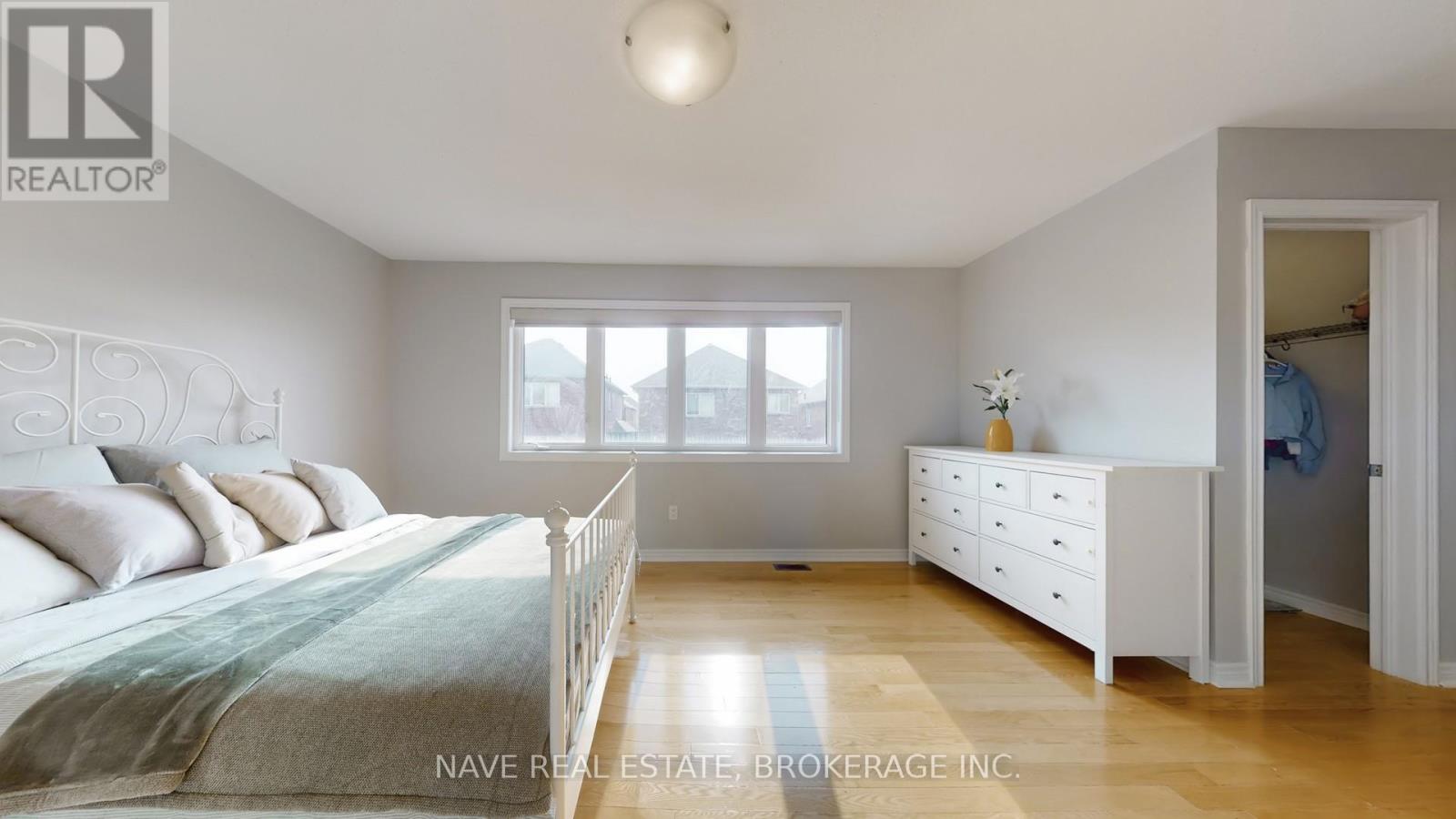 Photo 13 of 66 Lourakis Street, Richmond Hill ON