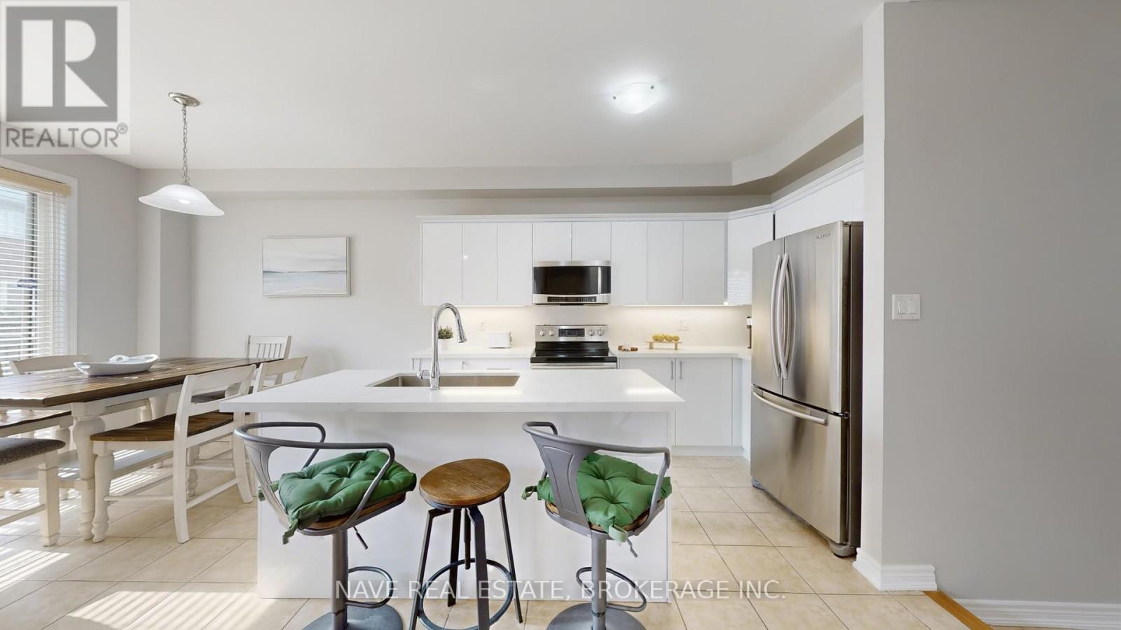 Photo 6 of 66 Lourakis Street, Richmond Hill ON