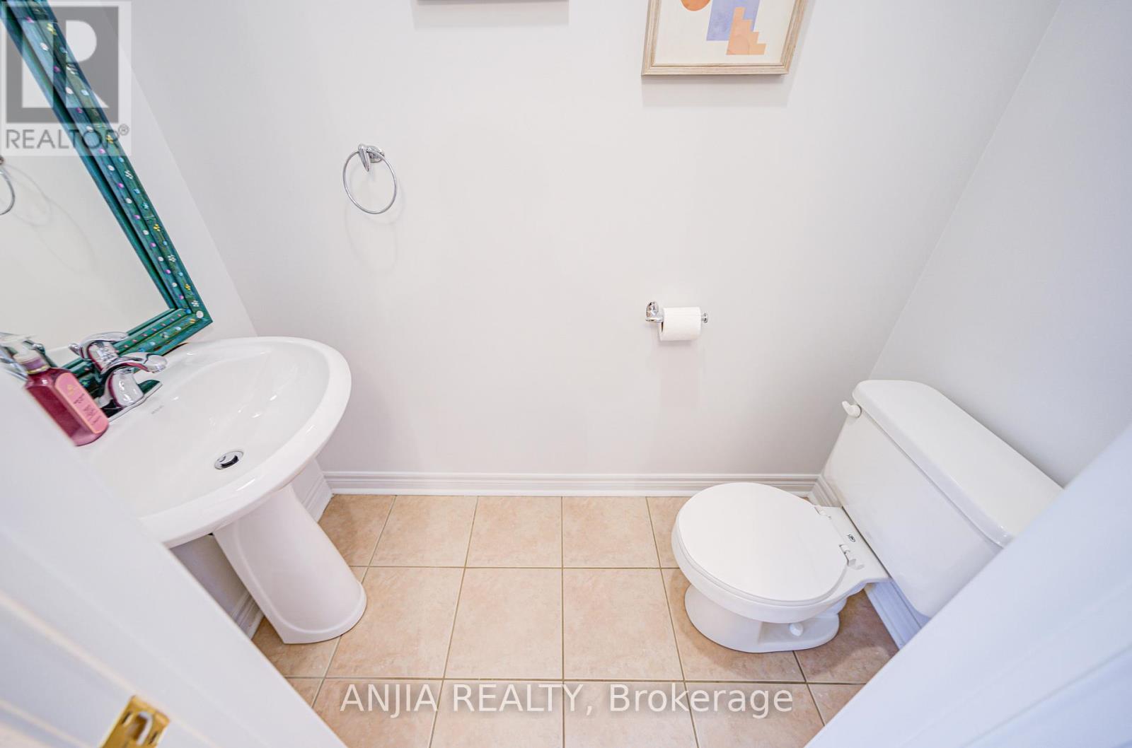 Photo 7 of 6 Linsmary Court, Markham ON
