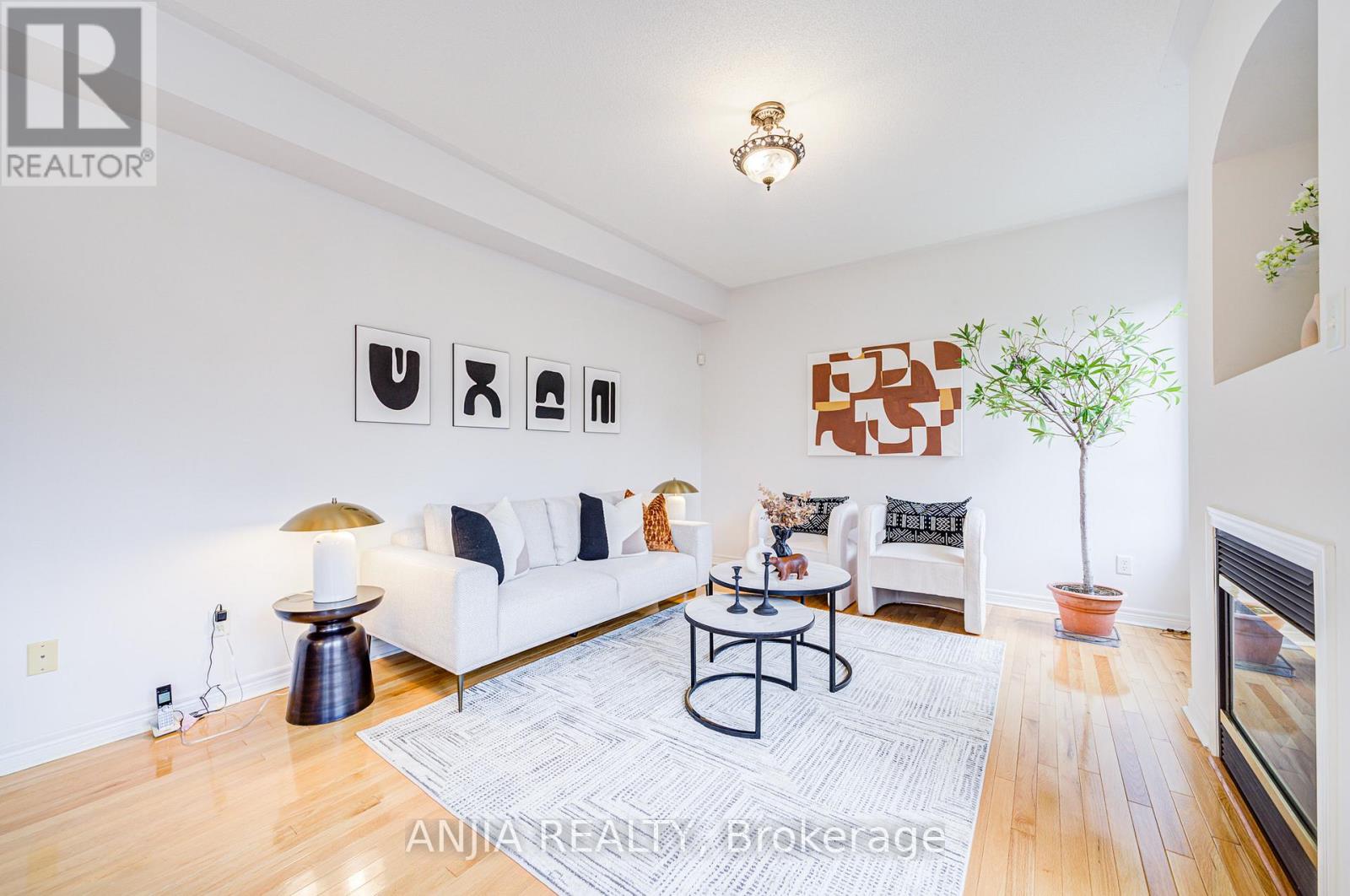 Photo 18 of 6 Linsmary Court, Markham ON