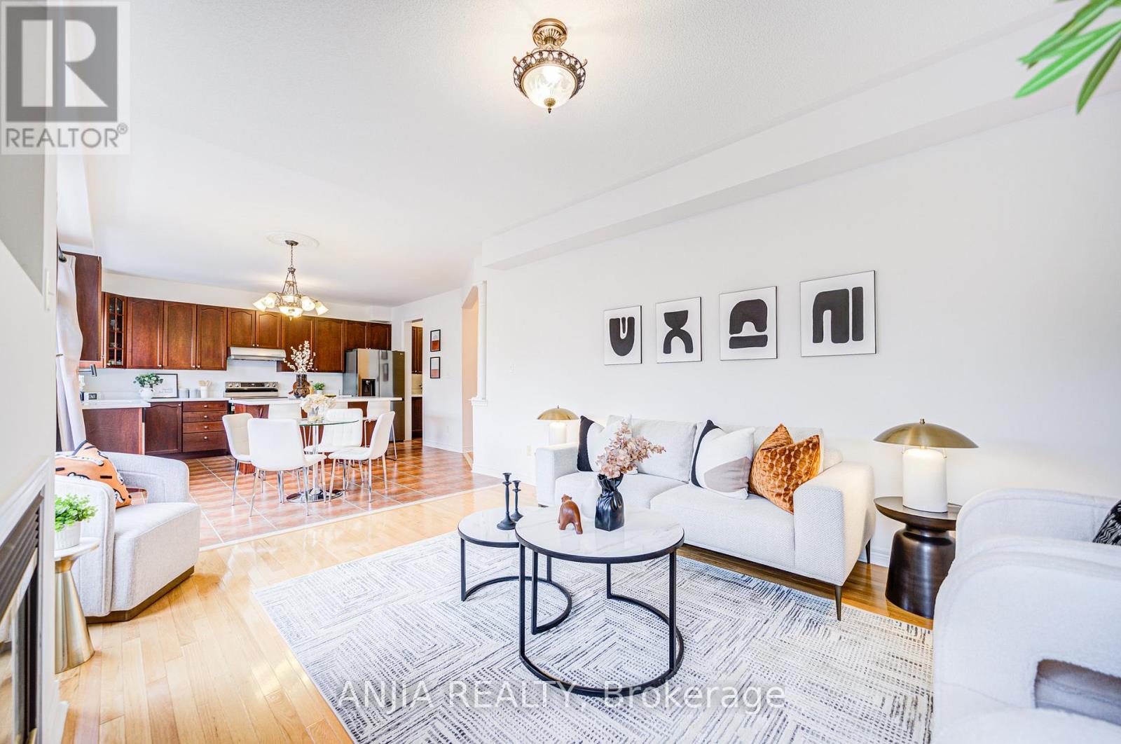 Photo 23 of 6 Linsmary Court, Markham ON